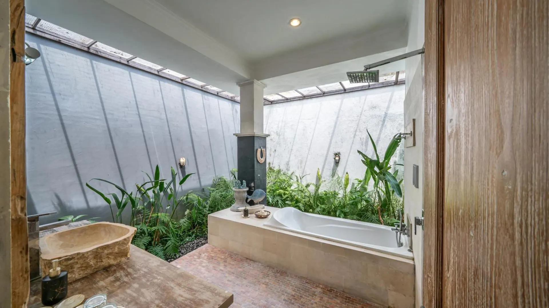 Villa Kangaroo Seminyak Next To Double Six Beach Indonesia
