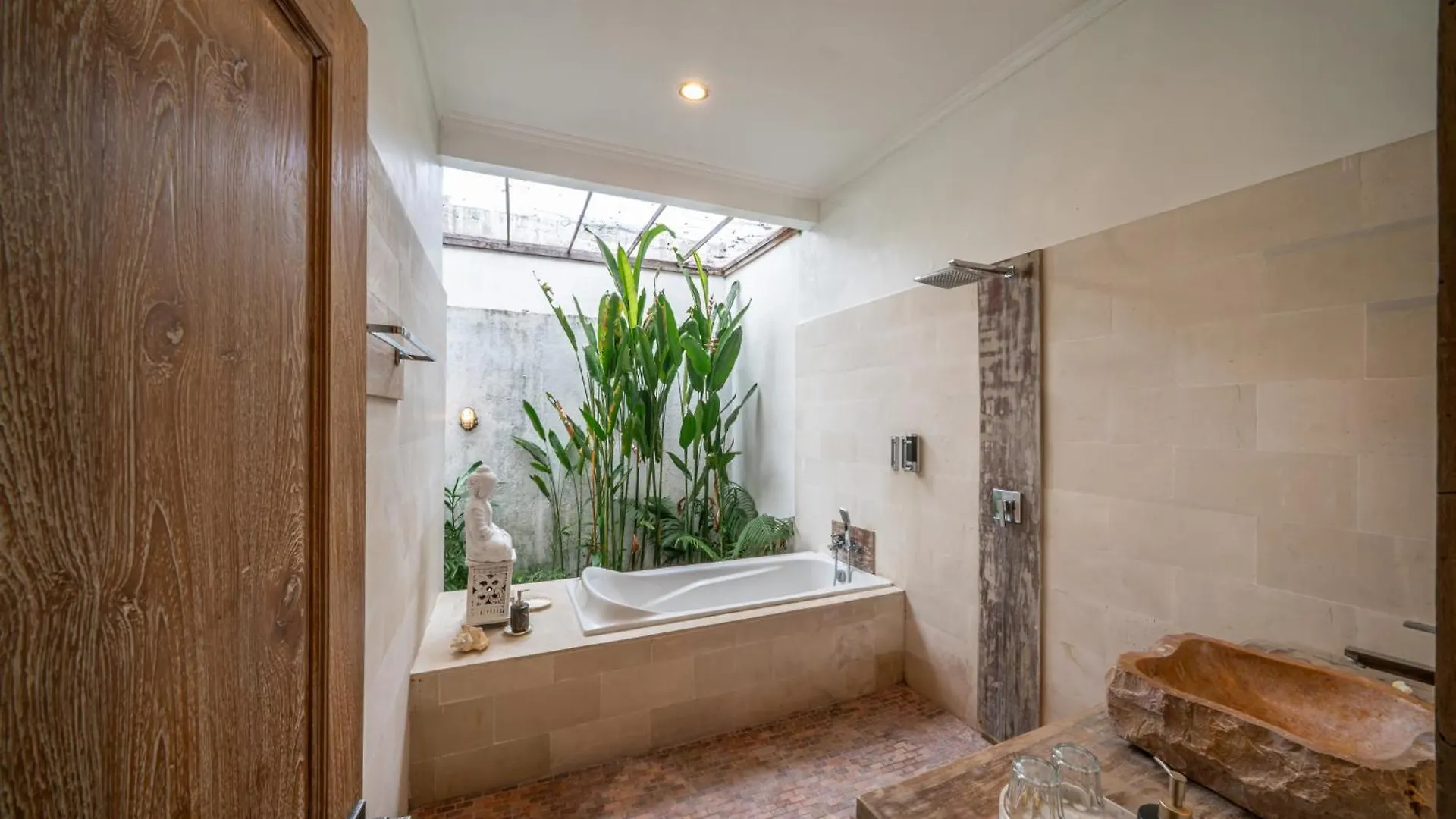 Villa Kangaroo Seminyak Next To Double Six Beach